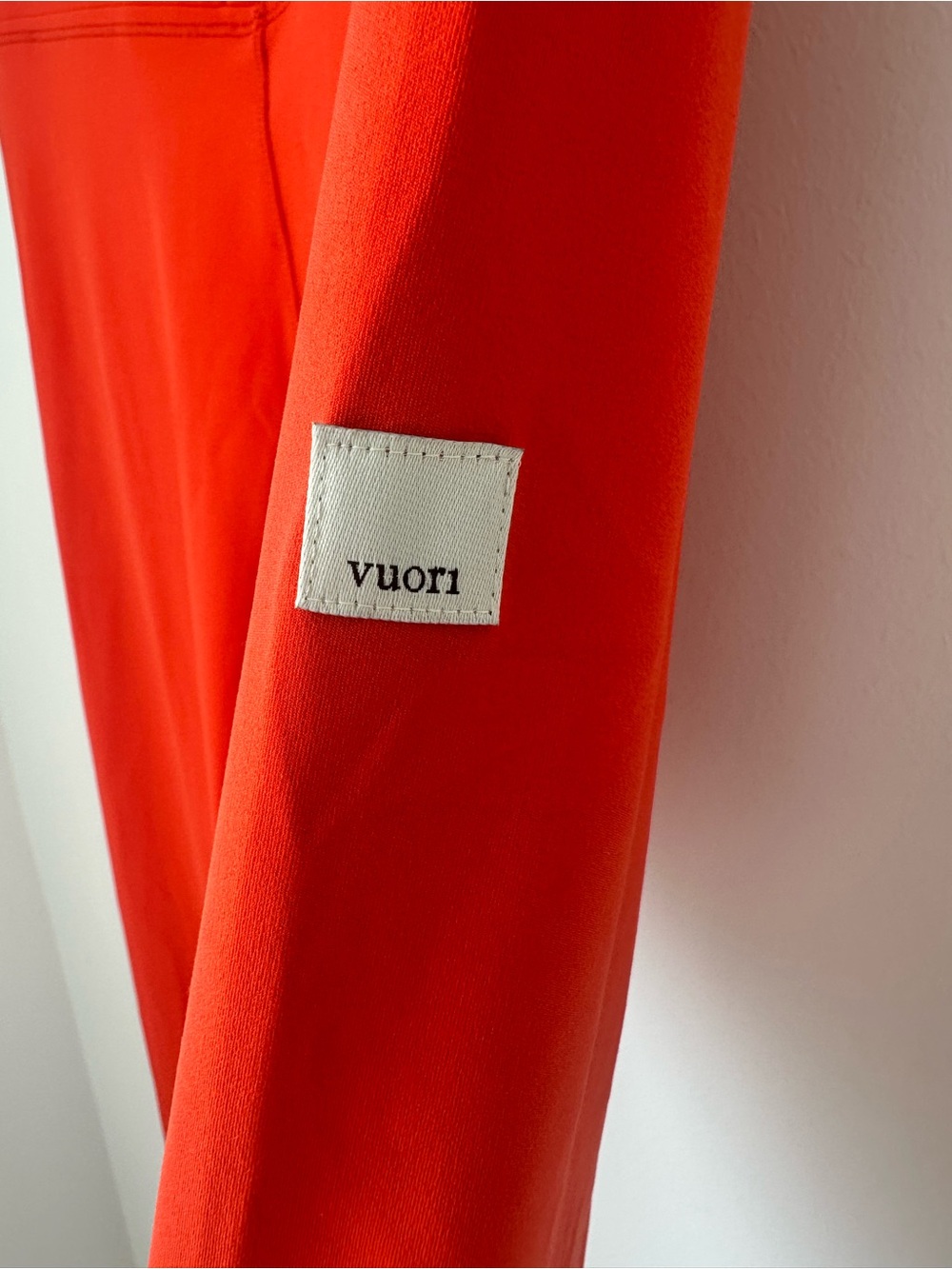 Vuori AllTheForm Leggings in Bright Poppy - Picture 2 of 6
